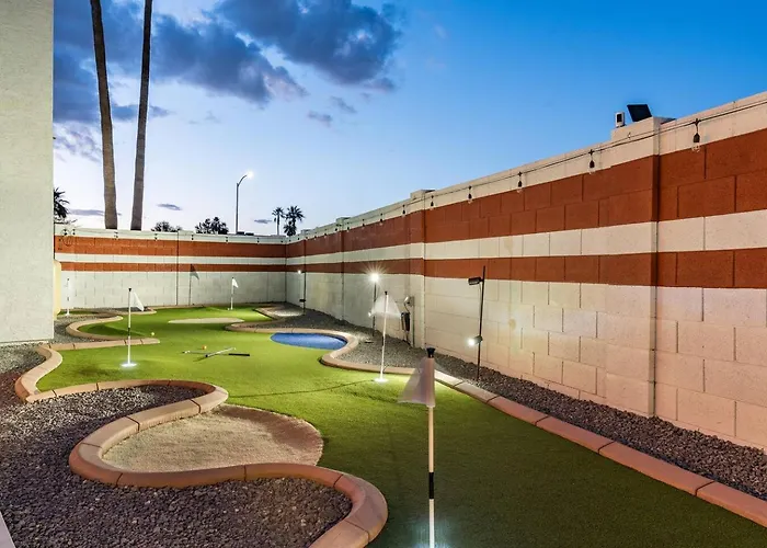 7br Lux Pool & Pickleball Oasis W/speakeasy Holiday home