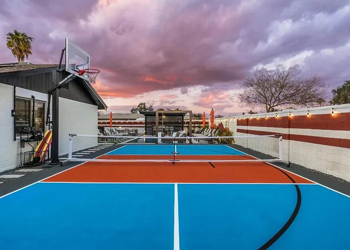 Holiday home 7br Lux Pool & Pickleball Oasis W/speakeasy *