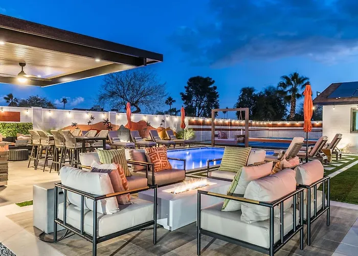 Holiday home 7br Lux Pool & Pickleball Oasis W/speakeasy Phoenix