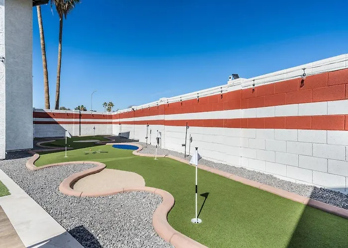 7br Lux Pool & Pickleball Oasis W/speakeasy Holiday home *
